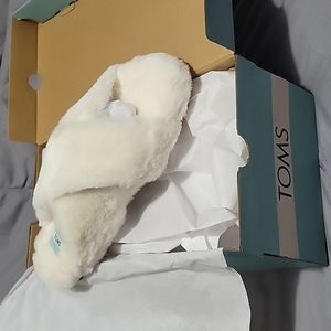 TOMS fuzzy slippers